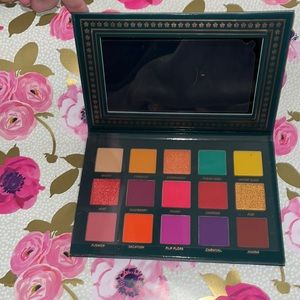 Ace Beautē Nostalgia Eyeshadow Palette